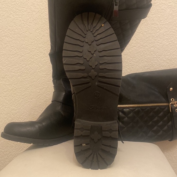 Boots - Picture 3 of 3